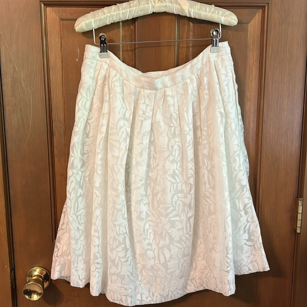 Elegant White Floral Lace Skirt from J.Crew Factory - Picture 4 of 4